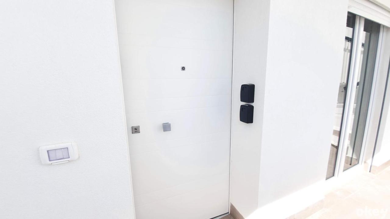 Villa Mediterranea Apartments - Seaview, Pool & Garden バーリ エクステリア 写真