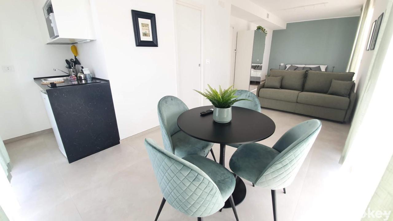 Villa Mediterranea Apartments - Seaview, Pool & Garden バーリ エクステリア 写真
