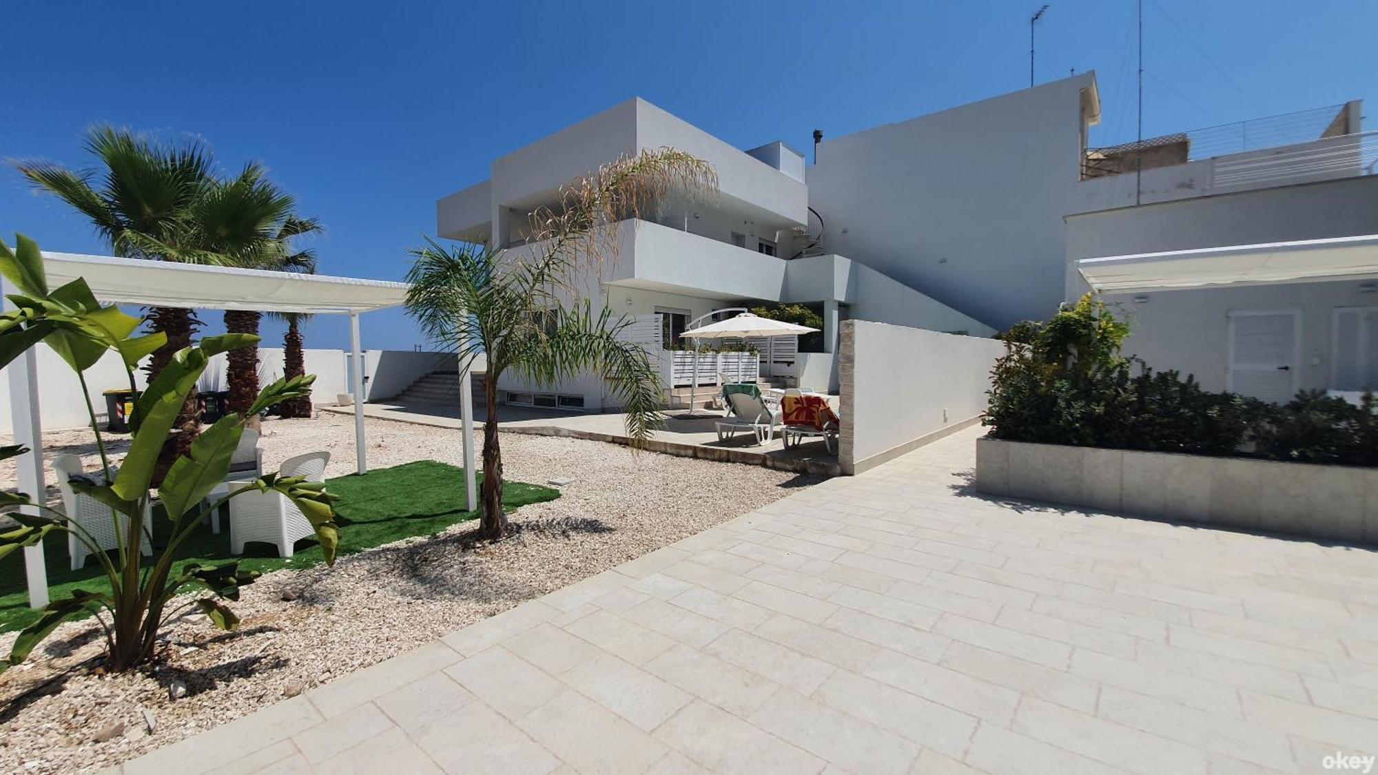 Villa Mediterranea Apartments - Seaview, Pool & Garden バーリ エクステリア 写真